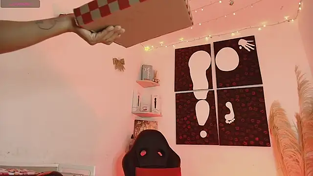 Iamlola  online show from January 18, 2026, 4:05 am