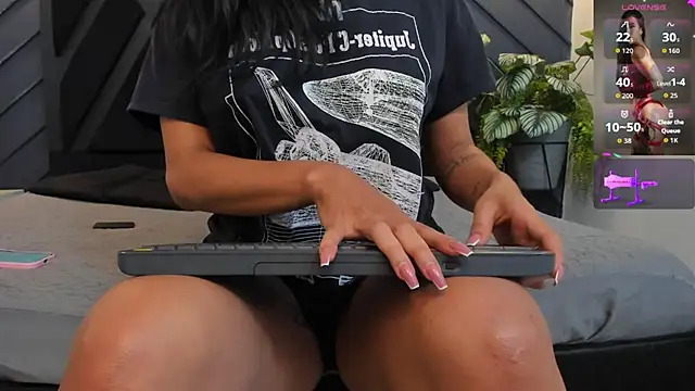 Snapshot of zoe_martins_ chatting on October 3, 2025, 5:21 pm zoe martins online show from October 3, 2025, 5:21 pm