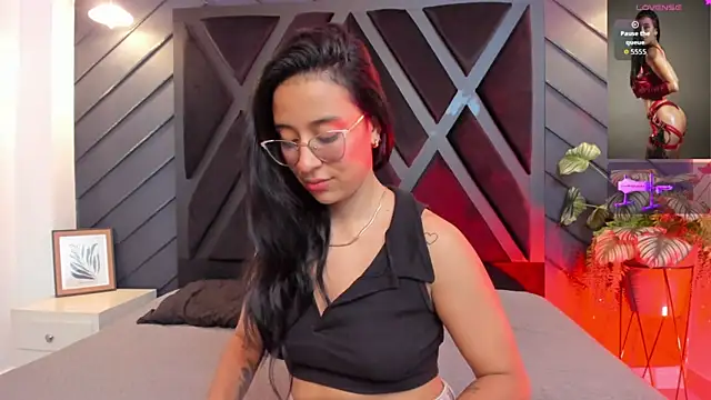 Snapshot of zoe_martins_ chatting on October 5, 2025, 4:49 pm zoe martins online show from October 5, 2025, 4:49 pm