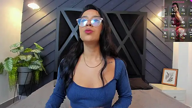 Snapshot of zoe_martins_ chatting on October 13, 2025, 5:35 pm zoe martins online show from October 13, 2025, 5:35 pm