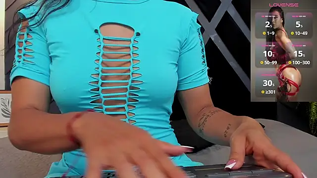 Snapshot of zoe_martins_ chatting on October 30, 2025, 5:24 pm zoe martins online show from October 30, 2025, 5:24 pm