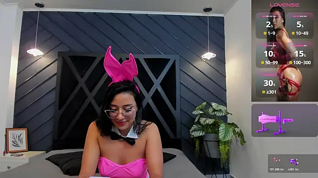 Snapshot of zoe_martins_ chatting on October 31, 2025, 5:36 pm zoe martins online show from October 31, 2025, 5:36 pm