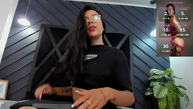 Snapshot of zoe_martins_ chatting on November 19, 2025, 5:24 pm zoe martins online show from November 19, 2025, 5:24 pm