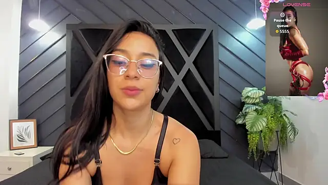 Snapshot of zoe_martins_ chatting on November 28, 2025, 5:26 pm zoe martins online show from November 28, 2025, 5:26 pm