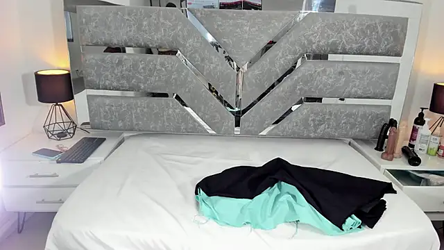 Snapshot of Karla-Lin chatting on November 1, 2025, 12:40 pm Karla-Lin online show from November 1, 2025, 12:40 pm