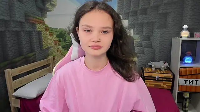 EmilyChaves online show from October 20, 2025, 8:09 pm