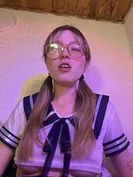 ReenKitty online show from July 8, 2026, 4:50 am