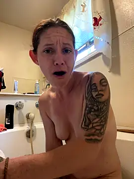 YoMomma-xoxo13 online show from November 29, 2025, 5:49 pm