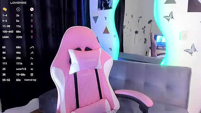 Snapshot of luciamature_ chatting on November 4, 2025, 9:14 pm luciamature online show from November 4, 2025, 9:14 pm