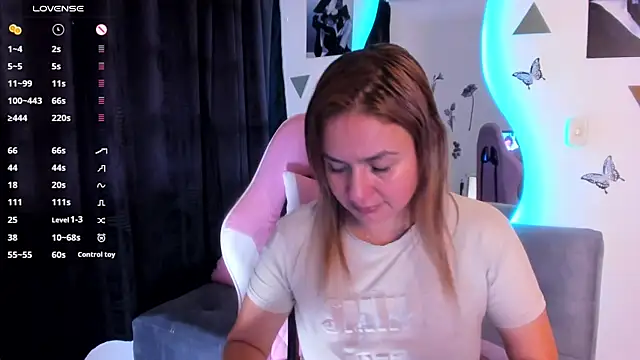 Snapshot of luciamature_ chatting on November 9, 2025, 7:01 pm luciamature online show from November 9, 2025, 7:01 pm