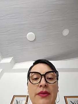 Daniela Leonn online show from September 18, 2025, 7:27 pm