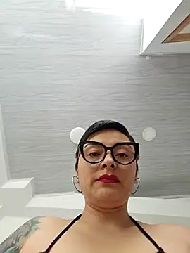 Daniela Leonn online show from October 15, 2025, 7:25 pm