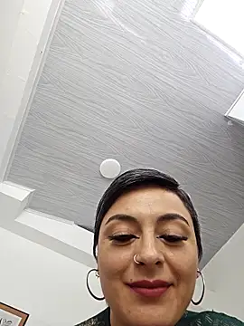 Daniela Leonn online show from November 6, 2025, 8:43 pm