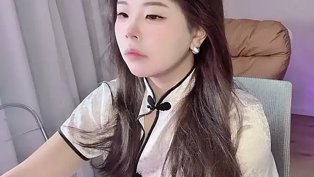 xiaotanbaby online show from November 11, 2025, 4:40 pm