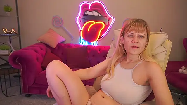 BellaLaPetit online show from February 8, 2026, 2:26 am