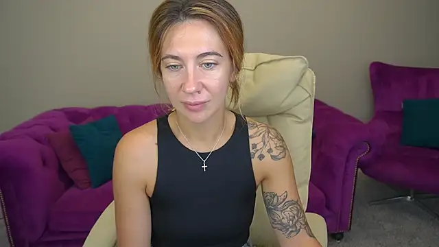 KateShanny online show from September 18, 2025, 5:42 am