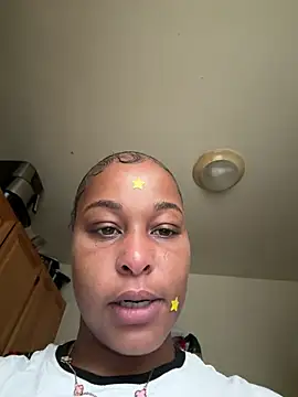 yummy0322 online show from November 25, 2025, 1:33 pm