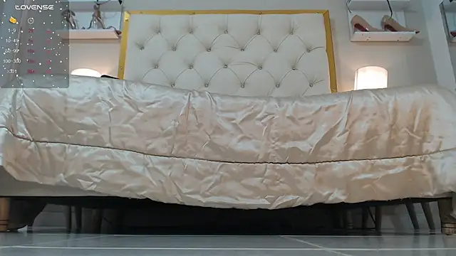 Snapshot of aura_sanders1 chatting on November 4, 2025, 12:15 pm aura sanders1 online show from November 4, 2025, 12:15 pm