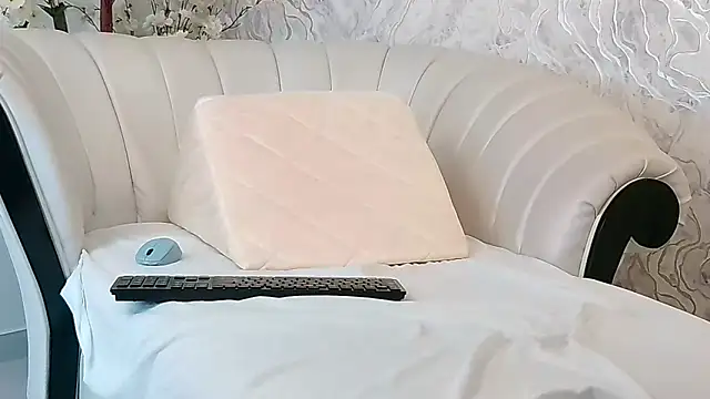 Snapshot of aura_sanders1 chatting on December 16, 2025, 11:37 am aura sanders1 online show from December 16, 2025, 11:37 am