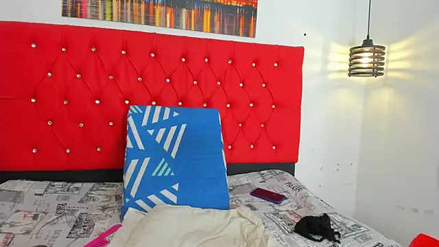 carolinacrus01 online show from January 6, 2026, 3:05 pm