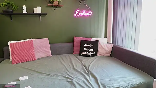 Eveline Beauty Kitty online show from May 23, 2026, 9:13 am