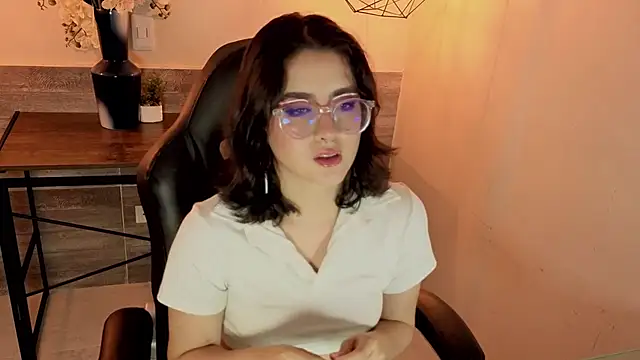 Snapshot of LiLLiAnderson chatting on November 13, 2025, 11:53 am LiLLiAnderson online show from November 13, 2025, 11:53 am