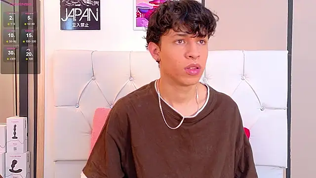 Axel  Evans online show from November 14, 2025, 12:26 pm