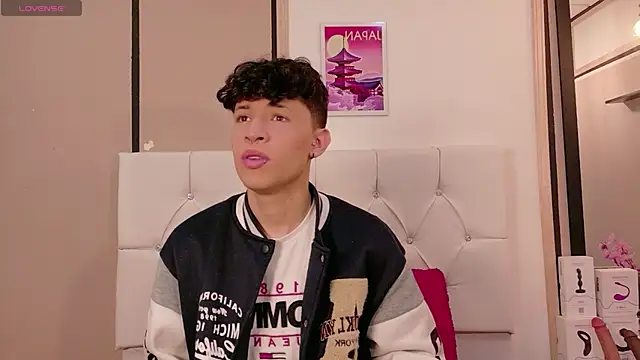 Axel  Evans online show from March 30, 2026, 11:44 am