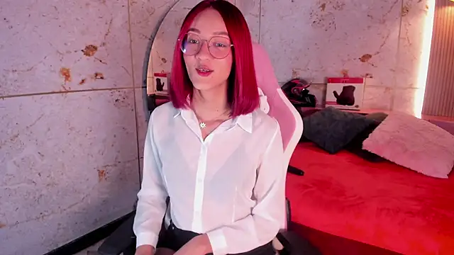 daphne courtis online show from October 4, 2025, 3:15 am