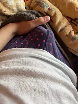 Snapshot of rrrrrriyyffhyeeee chatting on March 23, 2026, 12:36 am rrrrrriyyffhyeeee online show from March 23, 2026, 12:36 am