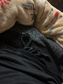 Snapshot of rrrrrriyyffhyeeee chatting on April 3, 2026, 10:24 am rrrrrriyyffhyeeee online show from April 3, 2026, 10:24 am