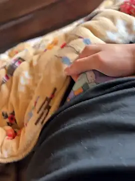 Snapshot of rrrrrriyyffhyeeee chatting on April 6, 2026, 4:46 am rrrrrriyyffhyeeee online show from April 6, 2026, 4:46 am