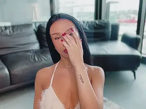 shy Colette online show from October 28, 2025, 5:44 am