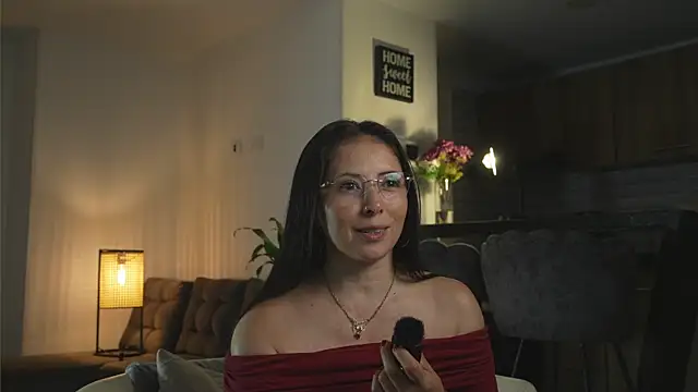 alana gasparini online show from November 16, 2025, 2:39 am