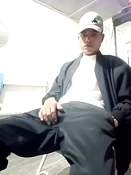 Snapshot of zebba12 chatting on October 5, 2025, 12:58 pm zebba12 online show from October 5, 2025, 12:58 pm