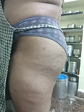 dhanshri143 online show from October 28, 2025, 4:49 am