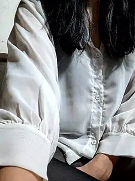 Snapshot of Maria2299 chatting on February 19, 2026, 10:39 pm Maria2299 online show from February 19, 2026, 10:39 pm