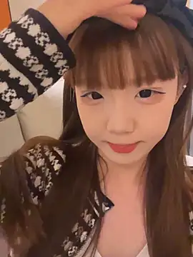 Snapshot of D-033 chatting on November 22, 2025, 1:43 pm D-033 online show from November 22, 2025, 1:43 pm