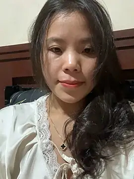 Snapshot of Bella_7777 chatting on October 8, 2025, 2:25 pm Bella 7777 online show from October 8, 2025, 2:25 pm