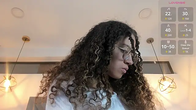 Hanna Cornee  online show from September 18, 2025, 1:46 pm