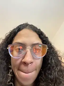 Hanna Cornee  online show from November 30, 2025, 1:15 pm