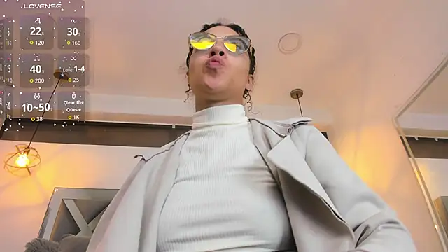 Hanna Cornee  online show from January 10, 2026, 1:13 pm