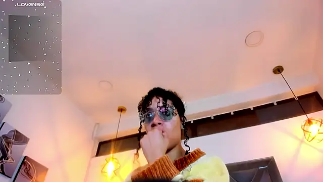 Hanna Cornee  online show from February 25, 2026, 1:43 pm