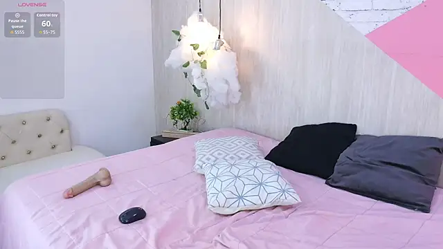 Snapshot of sophia_brunette_ chatting on February 28, 2026, 11:33 am sophia brunette online show from February 28, 2026, 11:33 am