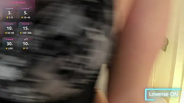 Snapshot of Lea_Joness chatting on October 23, 2025, 11:24 pm Lea Joness online show from October 23, 2025, 11:24 pm