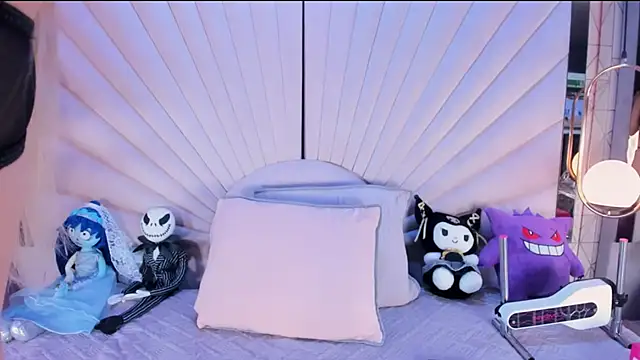 VesperVelvet online show from March 22, 2026, 4:16 am