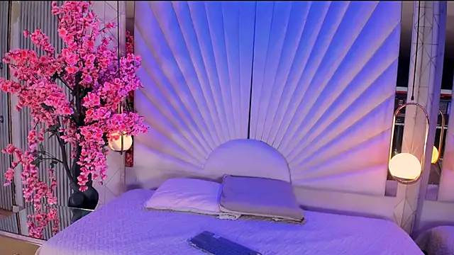 VesperVelvet online show from April 1, 2026, 4:24 am