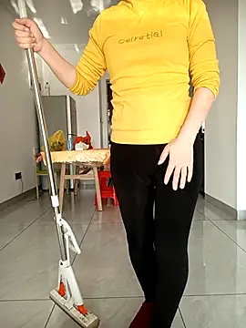 chengcheng12 online show from December 19, 2025, 1:45 am