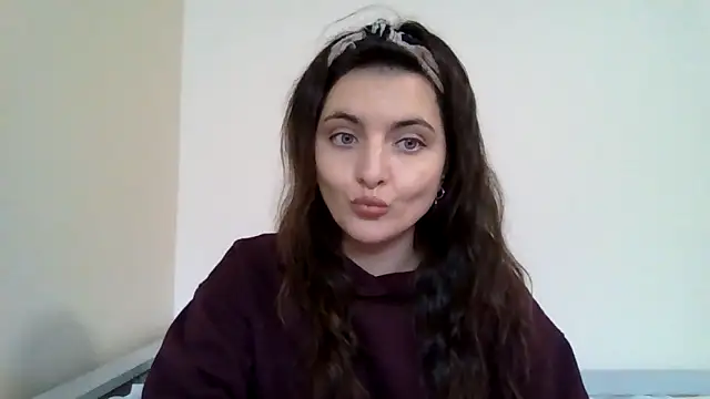 DInaraXRose online show from November 18, 2025, 10:52 am