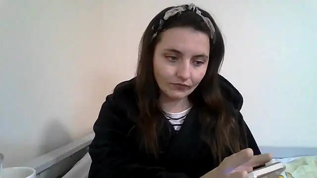 DInaraXRose online show from December 3, 2025, 11:52 am